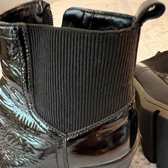 EUC black patent leather Naturalizer boots with stretch panel. - Picture 10 of 11